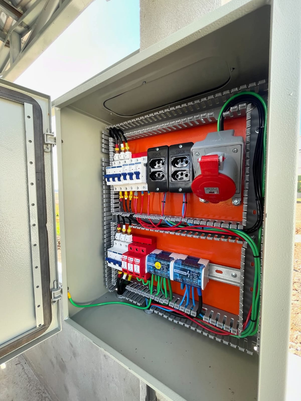 Quadro eléctrico instalado pela N'DJINGA GROUP